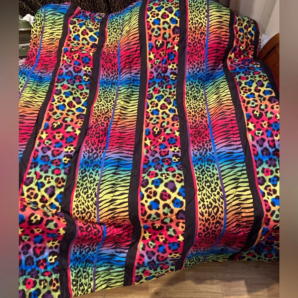 Lisa Frank Reversible Rainbow-Colored Leopard Twin/Full Comforter - Microfiber